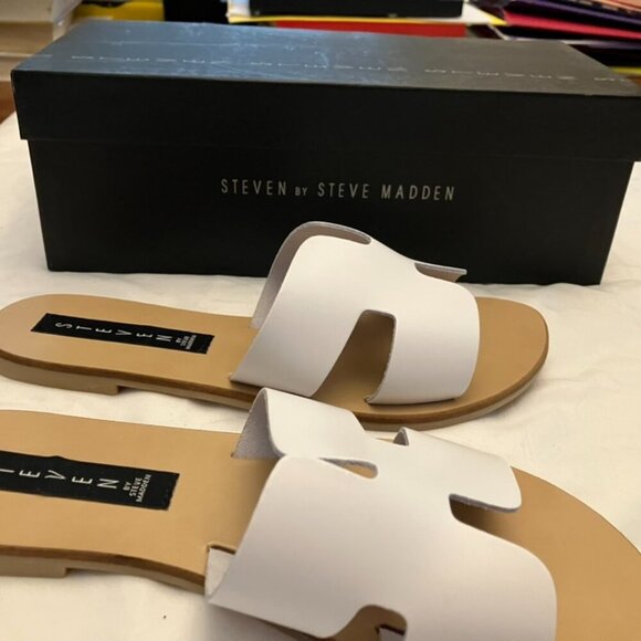 NWT White Grecian Madden Sandals - Picture 8 of 9